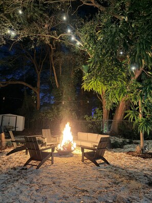 Property grounds - 4BR Home • 14 Guests • Miami • Near Design District & Wynwood • Yard & Fire Pit (Miami)