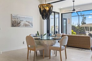 Dining - Captain's Quarters (Cape Coral)