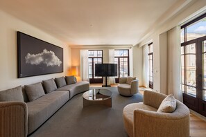 TV - Bolhão Prime | Luxe 3BR + Garage (Oporto)