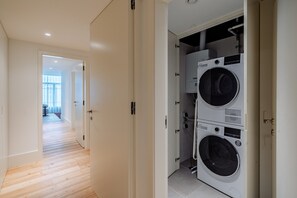 Interior - Bolhão Prime | Luxe 3BR + Garage (Oporto)