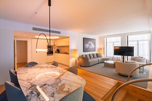 TV - Bolhão Prime | Luxe 3BR + Garage (Oporto)