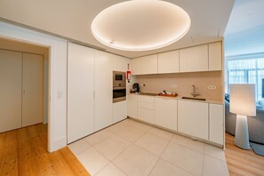 冷蔵庫、電子レンジ、オーブン、食器洗い  機