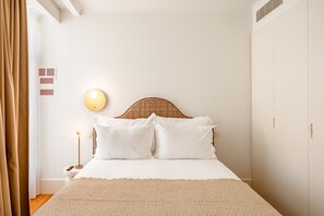 3 bedrooms, iron/ironing board, free WiFi, bed sheets - Bolhão Prime | Luxe 3BR + Garage (Oporto)