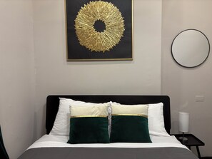 2 عدّة غرف نوم ومكواة/لوح كي وسرير سفر وواي فاي مجانًا