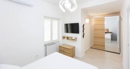 Mantegna apartment, near the Marconi metro station