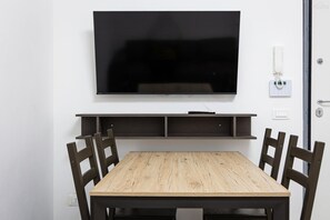 Dining - Mantegna apartment, near the Marconi metro station (Rome)