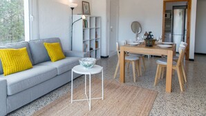 Dining - WELCS APARTMENT 386 EMP near the ocean (Llança)