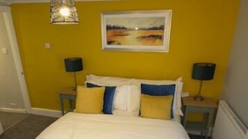 Iron/ironing board, WiFi, bed sheets