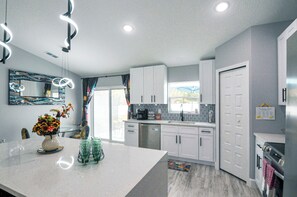 Private kitchen - Special Invitation - 2.6 mi to WEC - Pets Welcome (Ocala)