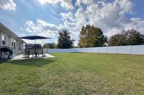 Outdoor dining - Special Invitation - 2.6 mi to WEC - Pets Welcome (Ocala)