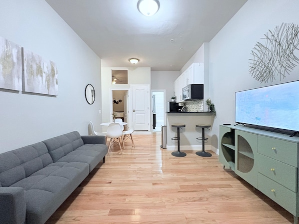 Living area - Prime New Year’s location offering views of Times Square from the apartment. (New York)