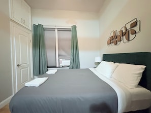 Room - Prime New Year’s location offering views of Times Square from the apartment. (New York)