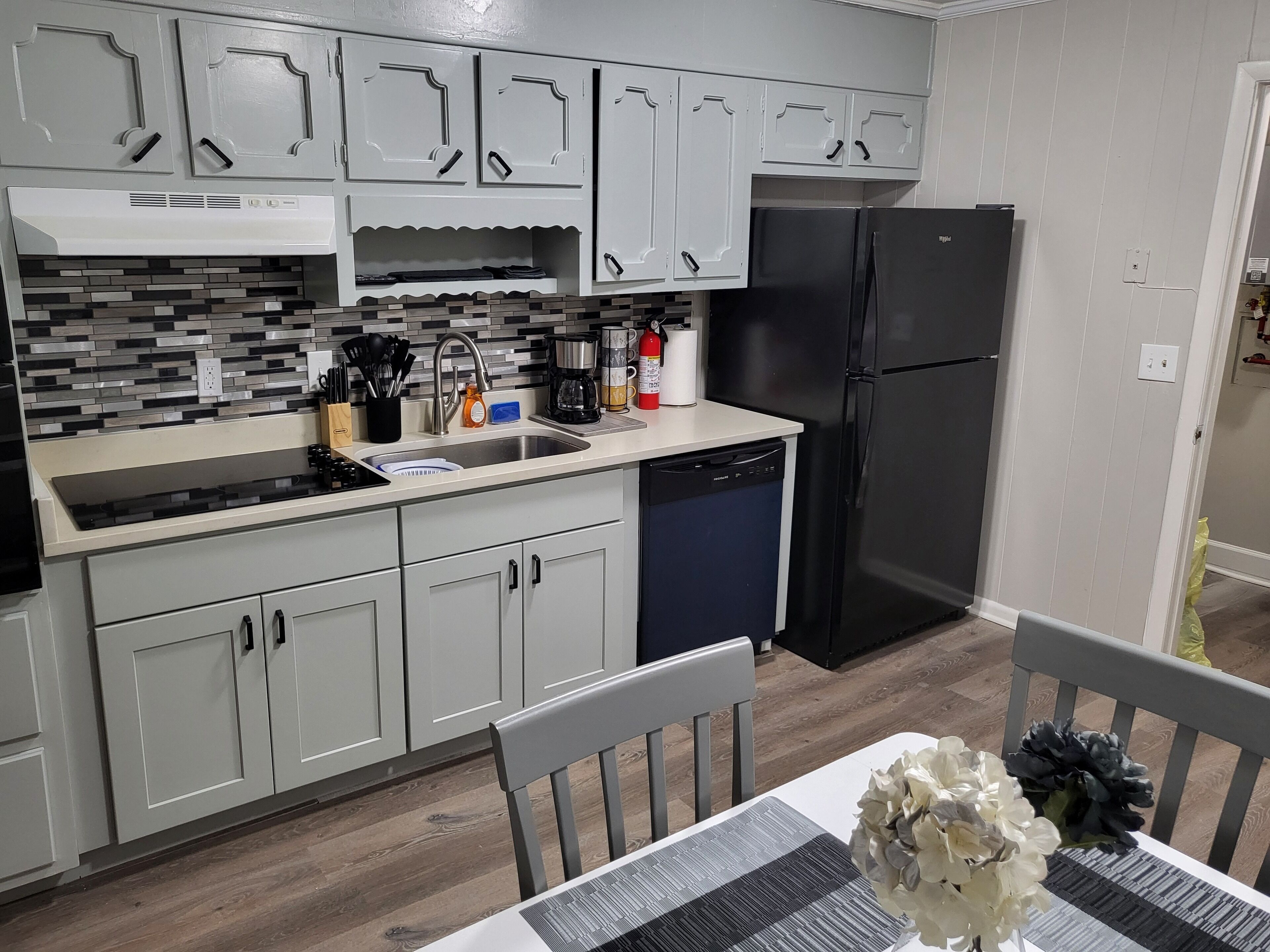 Mikroaaltouuni, uuni, liesi, astianpesukone