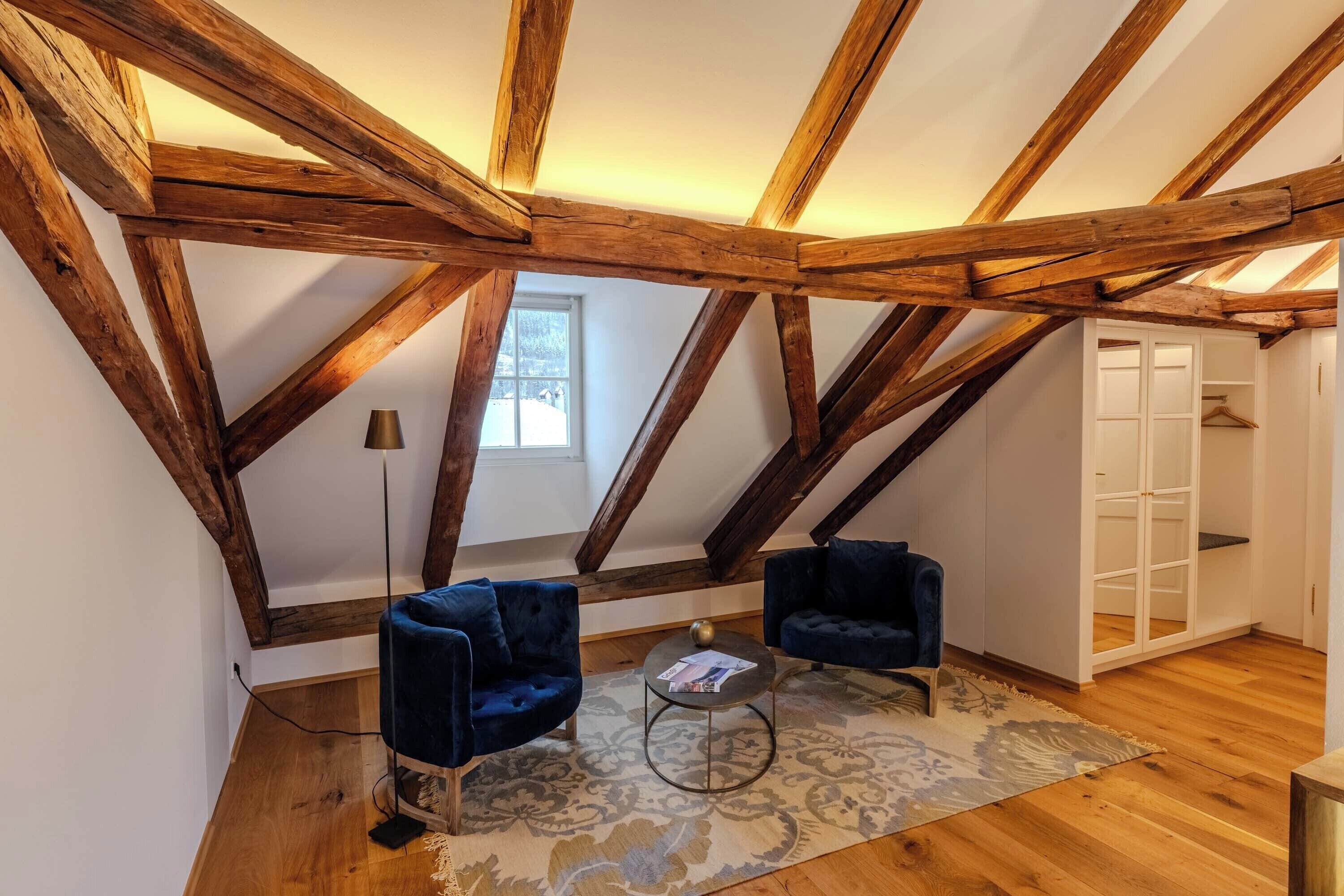 Minibar, Zimmersafe, Schreibtisch, laptopgeeigneter Arbeitsplatz