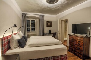 Double or Twin Room | Minibar, in-room safe, desk, laptop workspace