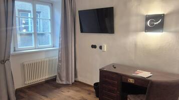 Double or Twin Room | Living area | Printers