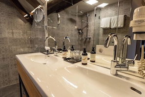A modern bathroom with two sinks, a large mirror, and a hairdryer. - Altstadthotel Goldener Engl (Hall In Tirol)