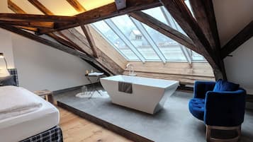 Minibar, in-room safe, desk, laptop workspace