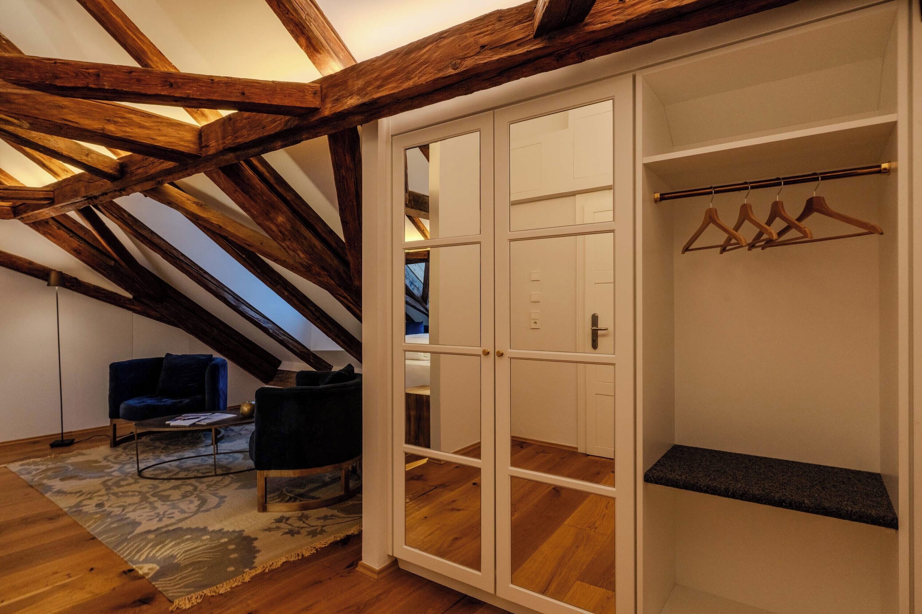 Minibar, in-room safe, desk, laptop workspace