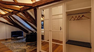 Minibar, in-room safe, desk, laptop workspace