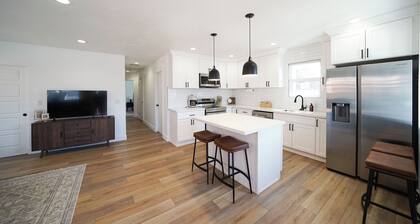 Completely Remodeled Adorable 3-bedroom entire house, central Provo