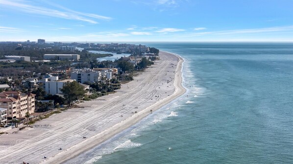 Beach nearby - Park your boat & Walk to the Beach Waterfront King (Indian Rocks Beach)