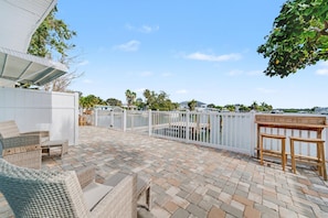 Terrace/patio - Park your boat & Walk to the Beach Waterfront King (Indian Rocks Beach)