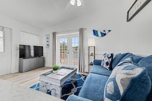 TV, offices - Park your boat & Walk to the Beach Waterfront King (Indian Rocks Beach)