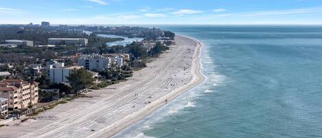 Una spiaggia nelle vicinanze
