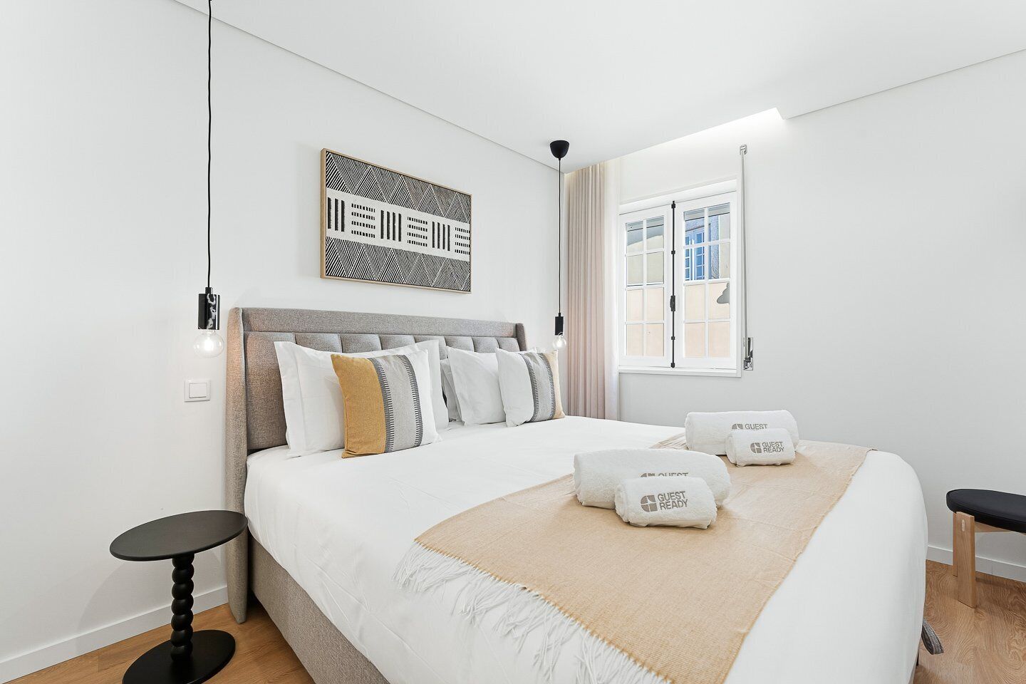 Strygejern/strygebræt, internetforbindelse, sengetøj