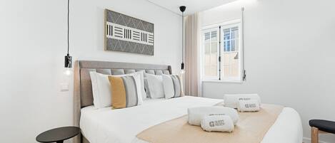 Strygejern/strygebræt, internetforbindelse, sengetøj