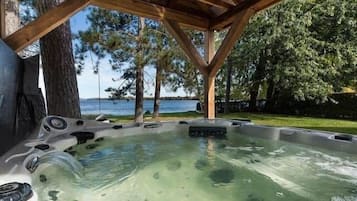 Bain à remous extérieur