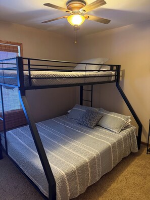 Iron/ironing board, free WiFi, bed sheets