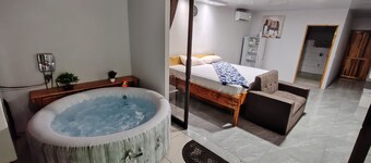 Modern Aparm with Private Jacuzzi •Arenal Volcano View • 3 Minutes from Downtown