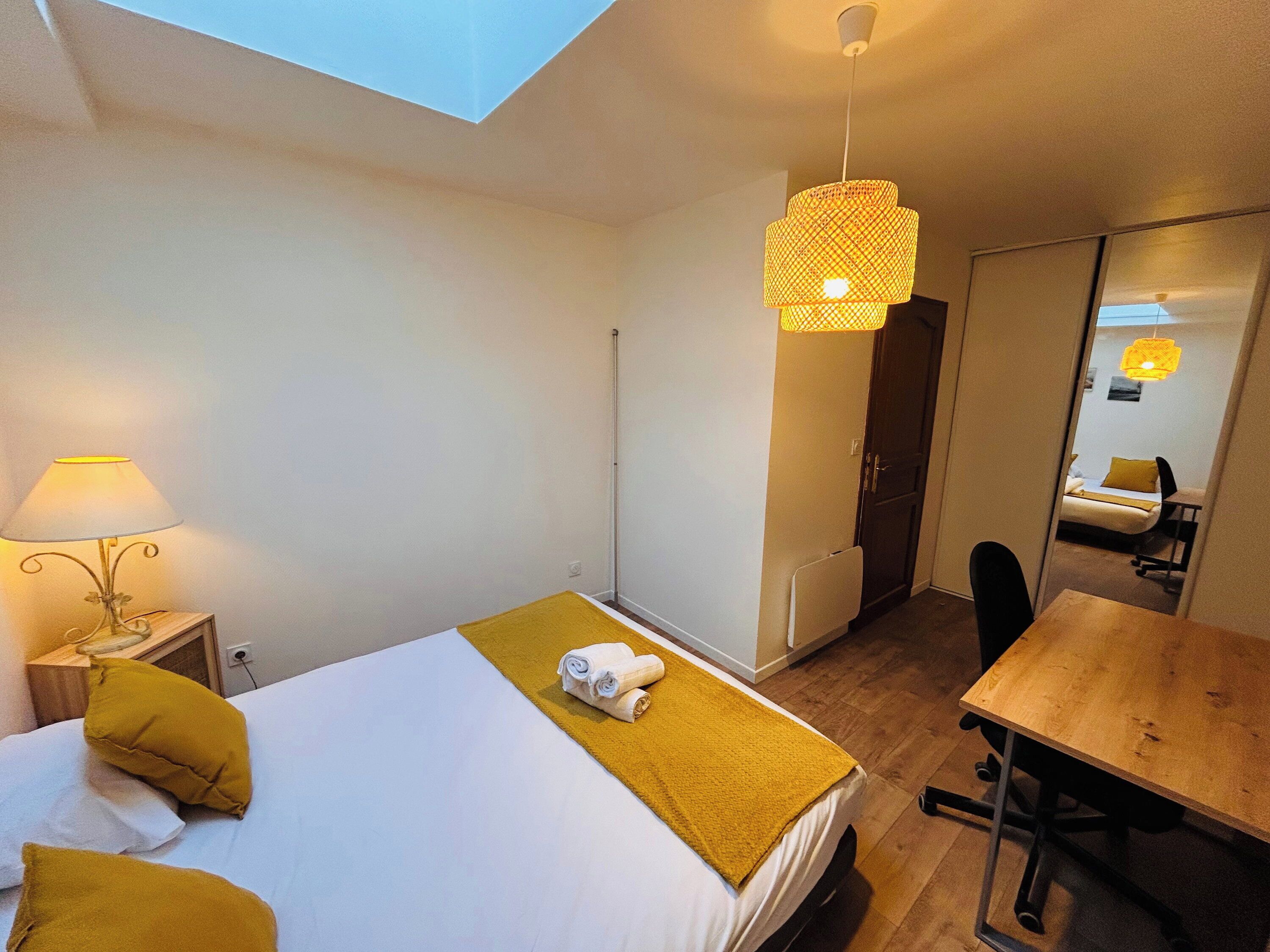 Desk, WiFi, bed sheets