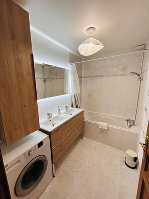 Hair dryer, towels - Le Millésime ERLON | Hypercentre | 6 Couchages (Reims)
