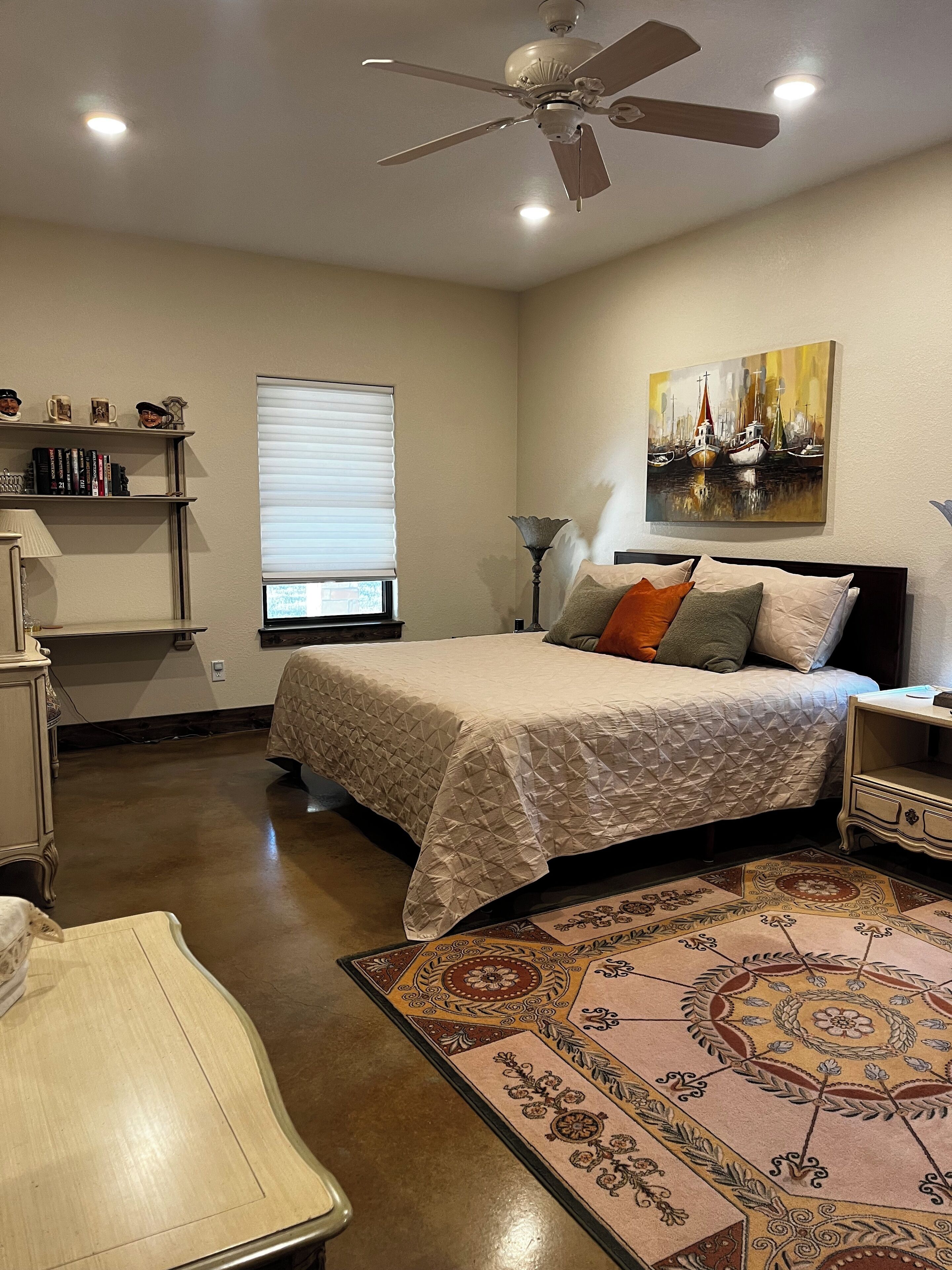 Tabla de planchar con plancha, wifi y ropa de cama 