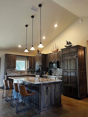 Refrigerador, microondas, horno y lavavajillas 