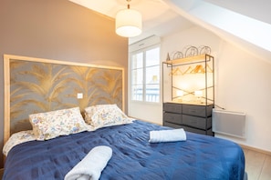 Iron/ironing board, WiFi, bed sheets - Apartment “L'Eclose - Les Korrigans” with Shared Pool, Garden, and Wi-Fi (Guilvinec)