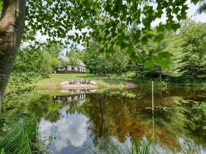 Property grounds - Spa et Waterfront | Cachette du Petit Lac (Chertsey)