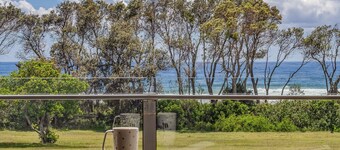 Ocean Views at Acacia - Beachfront Apartment