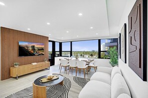 TV - Bright 3BR 3BA Condo with Stunning Bay Views in Oceanfront Complex 820 (Miami Beach)