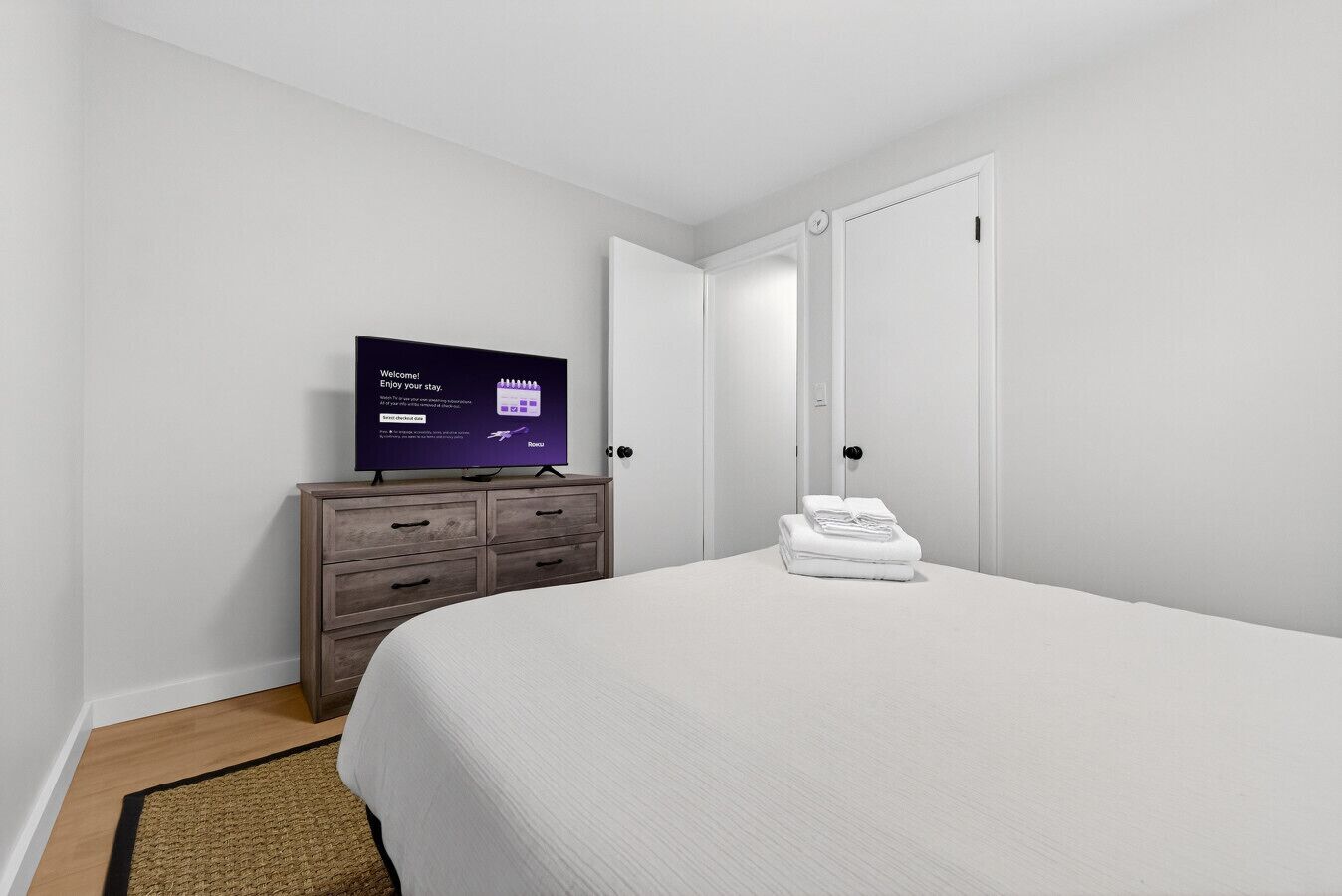 Skrivebord, strygejern/strygebræt, Wi-Fi, sengetøj