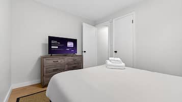 Skrivebord, strygejern/strygebræt, Wi-Fi, sengetøj