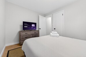 デスク、アイロン / アイロン台、WiFi、ベッドシーツ