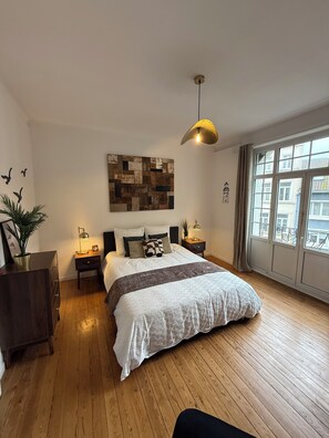 Bügeleisen/Bügelbrett, Internetzugang, Bettwäsche