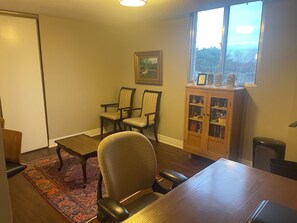 Interior - World Cup HQ!  1250 sq ft, 2 Bdrm/2 Bathrm on TTC, 20 mins from dwntn w/ parking (Toronto)