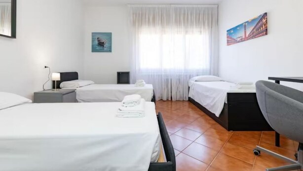 A hotel room with two beds, a desk, a chair, and a window with curtains. - Double room in Mestre, near Venice, Wi-Fi and self check-in (Venice)
