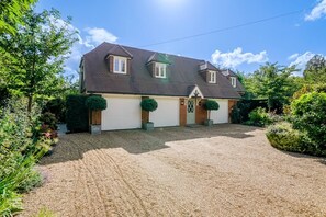 Exterior - April Lodge with parking (Sunningdale)