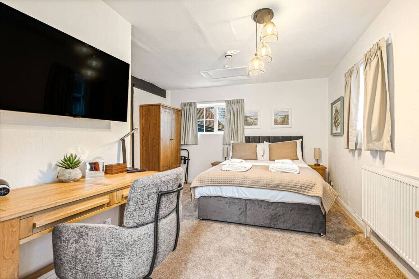 デスク、アイロン / アイロン台、WiFi、ベッドシーツ